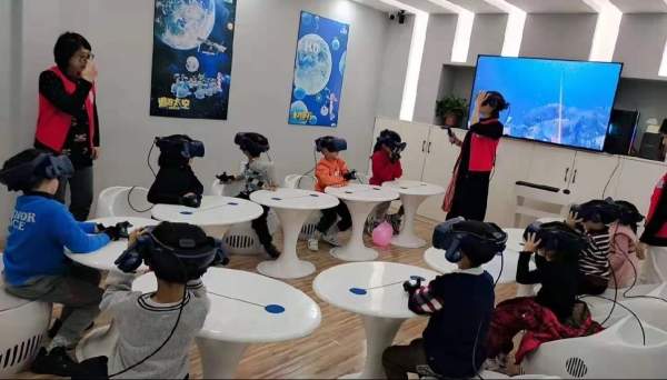 玩创未来携手依众时代 以&ldquo;VR+教育科学课堂&rdquo;打开VR设备使用新场景